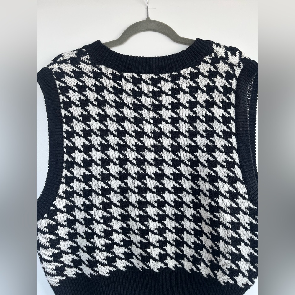 Black and White Oak & Fort Sweater Vest - Picture 8 of 8
